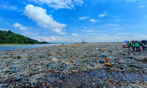 পাথর লুটে ৪২ জনের নাম