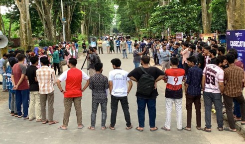 ‘পোষ্য কোটা’ ইস্যুতে মুখোমুখি রাবির শিক্ষক ও শিক্ষার্থীরা