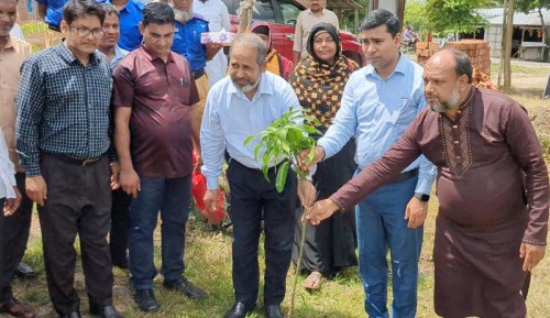 তানোরে সরকারি দপ্তর পরিদর্শন করলেন অতিরিক্ত বিভাগীয় কমিশনার