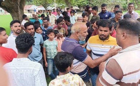 তানোরে আ.লীগের দুই কর্মীকে ধরে পুলিশে সোপর্দ
