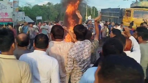 রুমিন ফারহানার অনুসারীদের মহাসড়ক অবরোধ