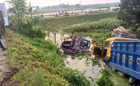 মোহনপুরে সেনাবাহিনীর পিকআপে ট্রাকের ধাক্কায় আহত ৯