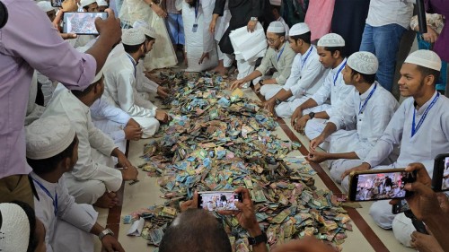 পাগলা মসজিদের দানবাক্সে এবার মিলল ৩২ বস্তা টাকা