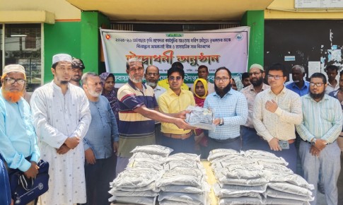 কৃষি প্রণোদনায় মাসকলাই বীজ-সার পেলেন পবার ১২শ’ কৃষক