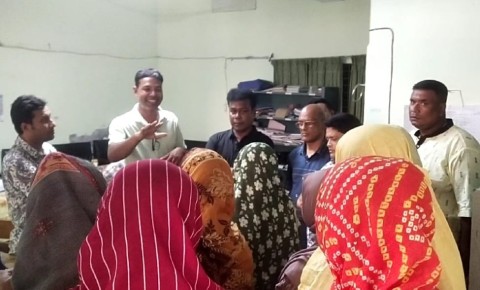 রাজশাহীর স্কুলে শিক্ষকের বিরুদ্ধে ছাত্রীদের শ্লীলতাহানির অভিযোগ