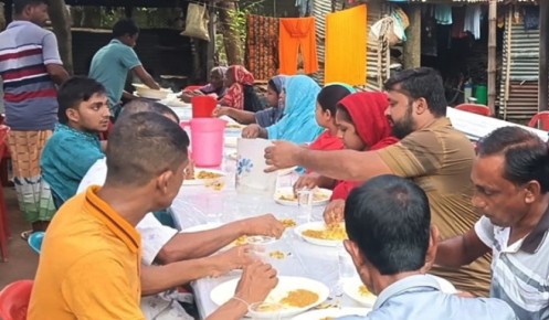 সেই মিনারুলের বাড়ি ‘পাতলা করতে’ টাকা ধার করে খাওয়ানো হলো ১২০০ মানুষ