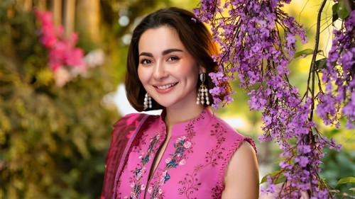 বাংলাদেশে আসছেন হানিয়া আমির