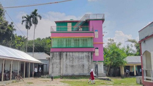 স্কুল মাঠে আ.লীগ কর্মীর তিনতলা বাড়ি!
