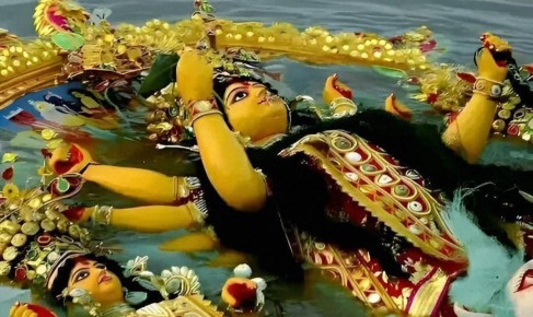 রাজশাহীর পদ্মাবক্ষে প্রতীমা বিসর্জন