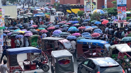 অটোরিকশায় ধুঁকছে রাজশাহী