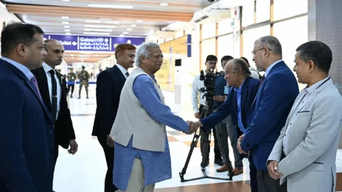 প্রধান উপদেষ্টা দেশে ফিরেছেন
