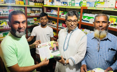 তারেক রহমানের ৩১ দফার বুকলেট নিয়ে বাগমারার গ্রামে গ্রামে কামাল