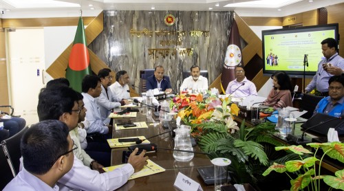 ‘জড়তা নয়, উৎসাহ নিয়ে টাইফয়েড টিকা নিচ্ছে শিশুরা’