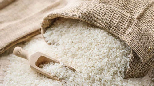 দুবাই ও মিয়ানমার থেকে এক লাখ টন চাল কিনছে সরকার