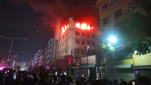 মিরপুরের কালশীতে কমিউনিটি সেন্টারে ভয়াবহ আগুন
