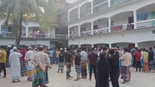 মাদ্রাসায় ঘুমন্ত ছাত্রকে গলা কেটে হত্যা
