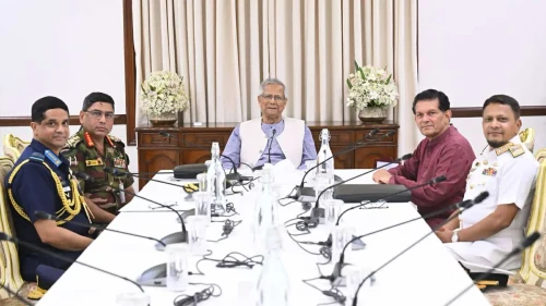 প্রধান উপদেষ্টার সঙ্গে ৩ বাহিনীর প্রধানের সাক্ষাৎ