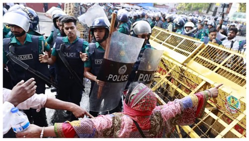 প্রাথমিক শিক্ষকদের ওপর পুলিশের লাঠিচার্জ, আহত ১২০