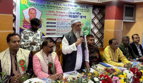 `সাংবাদিকদের নেওয়ার কিছু নেই, দেওয়ার আছে অনেক'