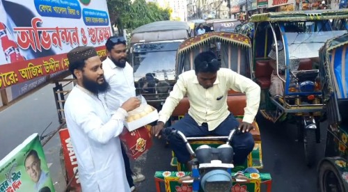 শেখ হাসিনার মৃত্যুদণ্ডের রায়ে রাজশাহীতে মিষ্টি বিতরণ