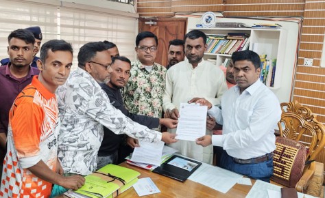 রাজশাহীতে ১১ দফা দাবিতে ইজিবাইক চালকদের স্মারকলিপি