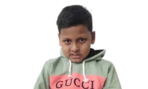 শিশুটি কার? পরিবারের সন্ধান দিন
