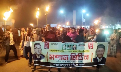 বিএনপির প্রার্থী পরিবর্তনের দাবিতে ভাঙ্গুড়ায় মশাল মিছিল