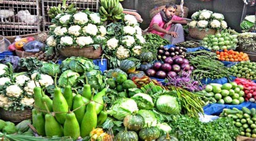 সরবরাহ বাড়লেও সবজির বাজার চড়া