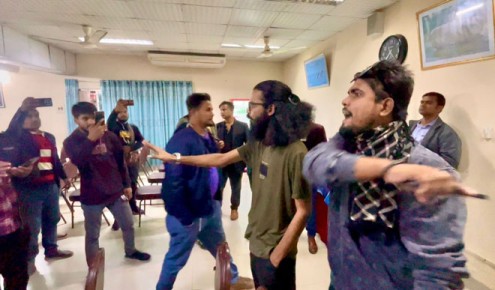 সাংবাদিকদের তালাবদ্ধ রাখার  হুমকি দেওয়া যুবশক্তির দুই  নেতাকে অব্যাহতি