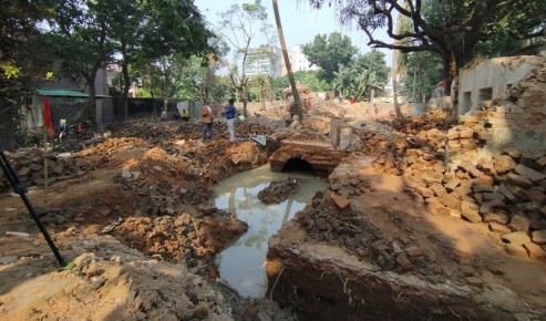 রাজশাহীর জমিদার বাড়ি ভাঙার  কাজ বন্ধ করল প্রশাসন