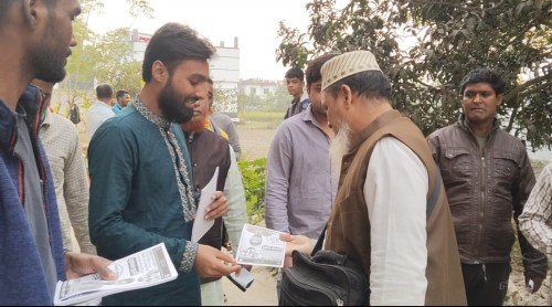 মায়ের কবর জিয়ারত করে রাজশাহী-৩ আসনে ভোটের প্রচারে নামলেন সাজু