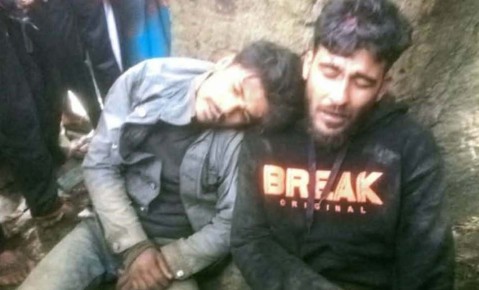 চারঘাটে মাছ ব্যবসায়ীর টাকা ছিনতাইকালে  দুই যুবক আটক