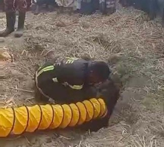 তানোরে ৩৩ ফুট গর্তে পড়ে গেছে দুই বছরের শিশু!