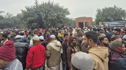 খালেদা জিয়ার জানাজায় অংশ নিতে মানিক মিয়া অ্যাভিনিউয়ে মানুষের ঢল