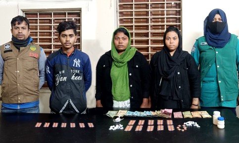 রাজশাহীতে মাদকবিরোধী অভিযানে দুই নারীসহ  গ্রেফতার ৩