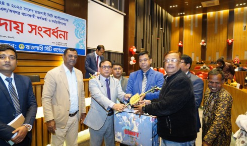 রাসিকের অবসরপ্রাপ্ত কর্মকর্তা-কর্মচারীদের বিদায় সংবর্ধনা