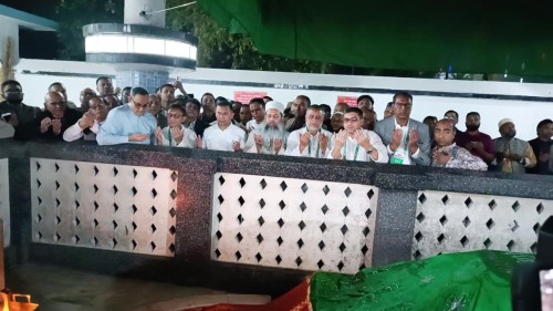 সিলেটে মাজার জিয়ারত করলেন তারেক রহমান