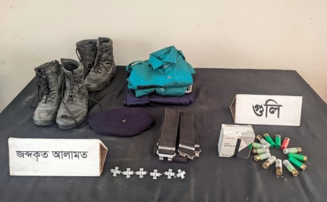 রাজশাহীতে লুট হওয়া শর্র্টগানের গুলি ও পুলিশের পোশাক উদ্ধার