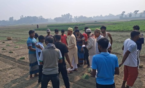 বাগমারার গ্রামে গ্রামে জামায়াত প্রার্থী ডা. বারীর জনসংযোগ