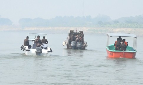 রাজশাহীতে পদ্মায় বিজিবির জলপথ মহড়া