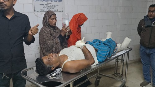 চারঘাটে বিএনপি কর্মীকে কুপিয়ে জখম, রামেকে ভর্তি