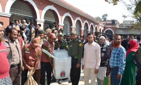 রাজশাহী বিভাগের শতভাগ ভোট কেন্দ্রে নির্বাচনি উপকরণ বিতরণ সম্পন্ন