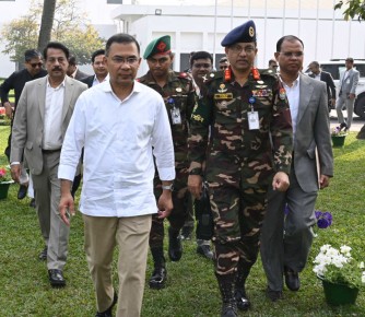 তেজগাঁওয়ের অফিসে প্রধানমন্ত্রী তারেক রহমান, ফুলের চারা রোপণ