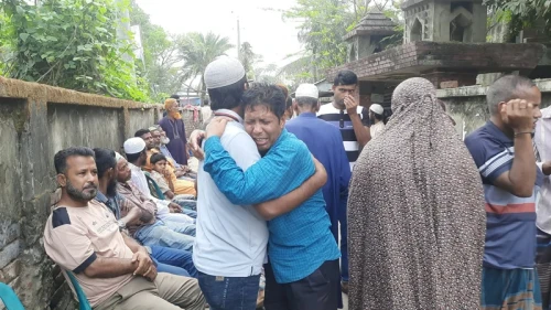 উৎসবের বাড়িতে বিষাদের ছায়া