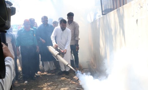 রাজশাহীতে মশা নিয়ন্ত্রণে ফগার স্প্রে কার্যক্রম শুরু করলেন রাসিক প্রশাসক