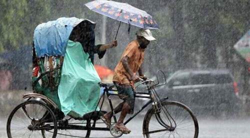রাজধানীতে ঝুম বৃষ্টি