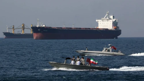 ইরানি তেল বিক্রিতে নিষেধাজ্ঞা শিথিল যুক্তরাষ্ট্রের