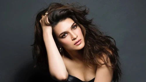 তিক্ত অভিজ্ঞতার কথা জানালেন কৃতি শ্যানন