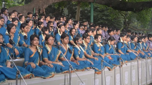 অসহিষ্ণু সময়ে শান্তির আকাঙ্ক্ষায় বটমূলে ছায়ানটের বর্ষবরণ