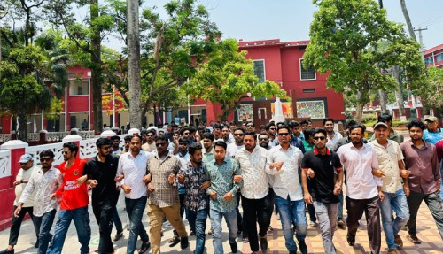 রাজশাহী কলেজে ছাত্রশিবিরের বিরুদ্ধে ছাত্রদলের বিক্ষোভ